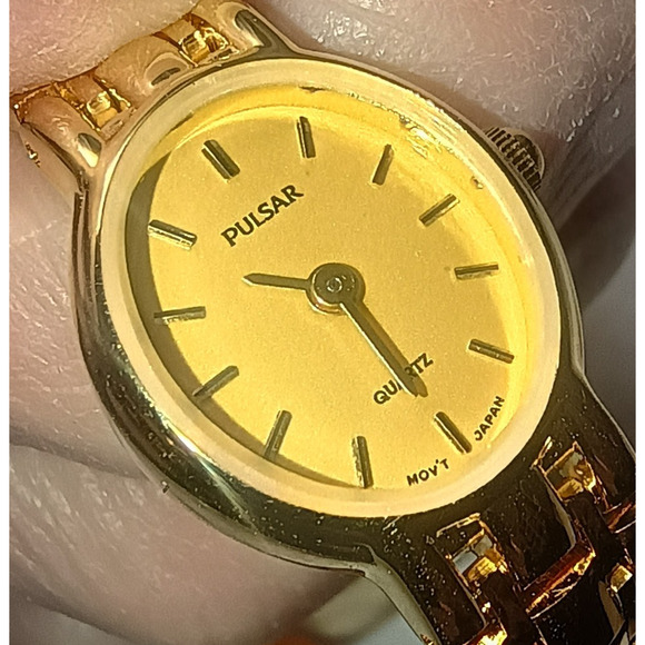 Nice Ladies Pulsar Small Dial Bracelet Watch With New Battery main image 8